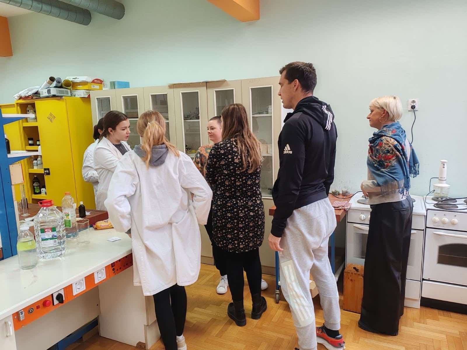 Job shadowing - Osnovna šola dr. Jožeta Pučnika, Črešnjevec, Slovenia - photo 3